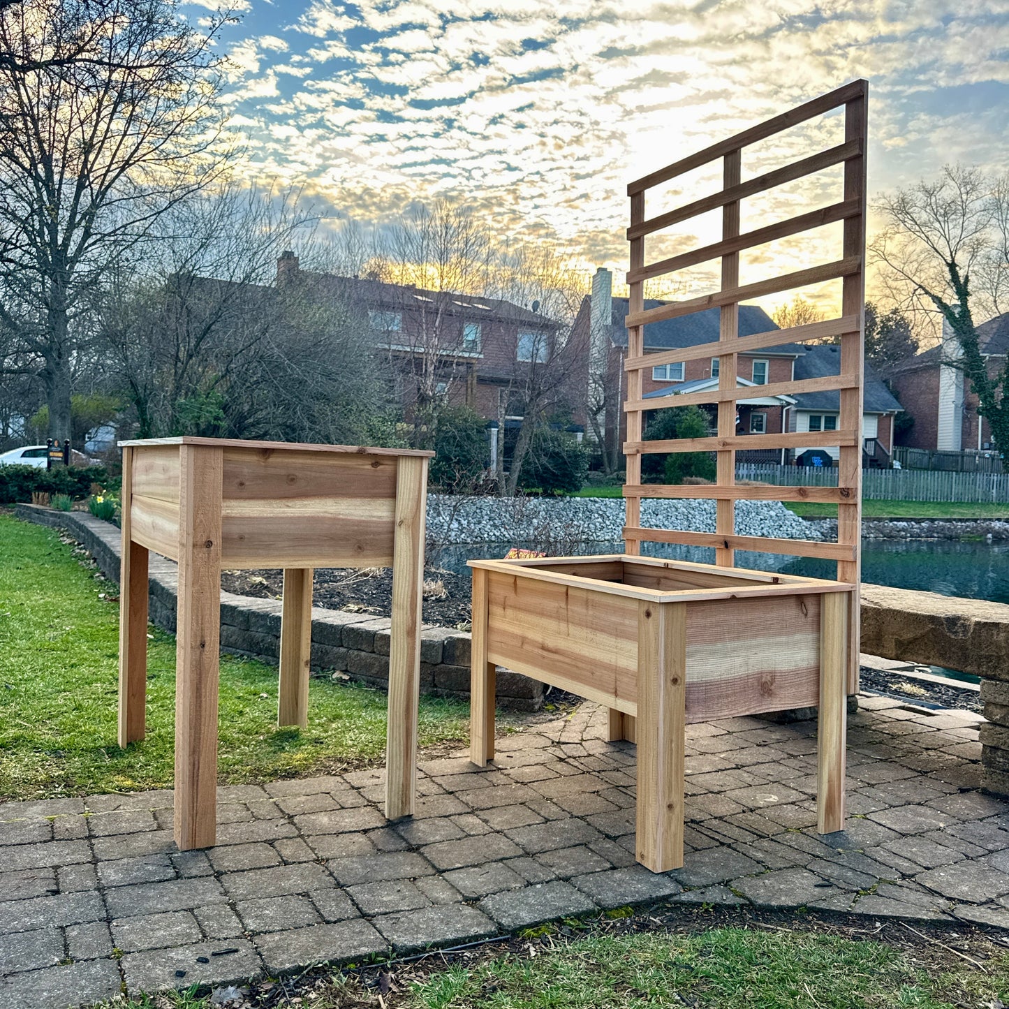 Elevated Garden Bed 24" tall (with 48" tall Trellis) 6' total height